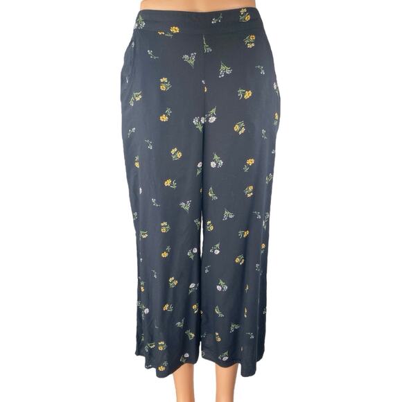 Hollister Women's Black Floral High Waisted Pull On Wide Leg Cropped Pants Sz S - Picture 1 of 4